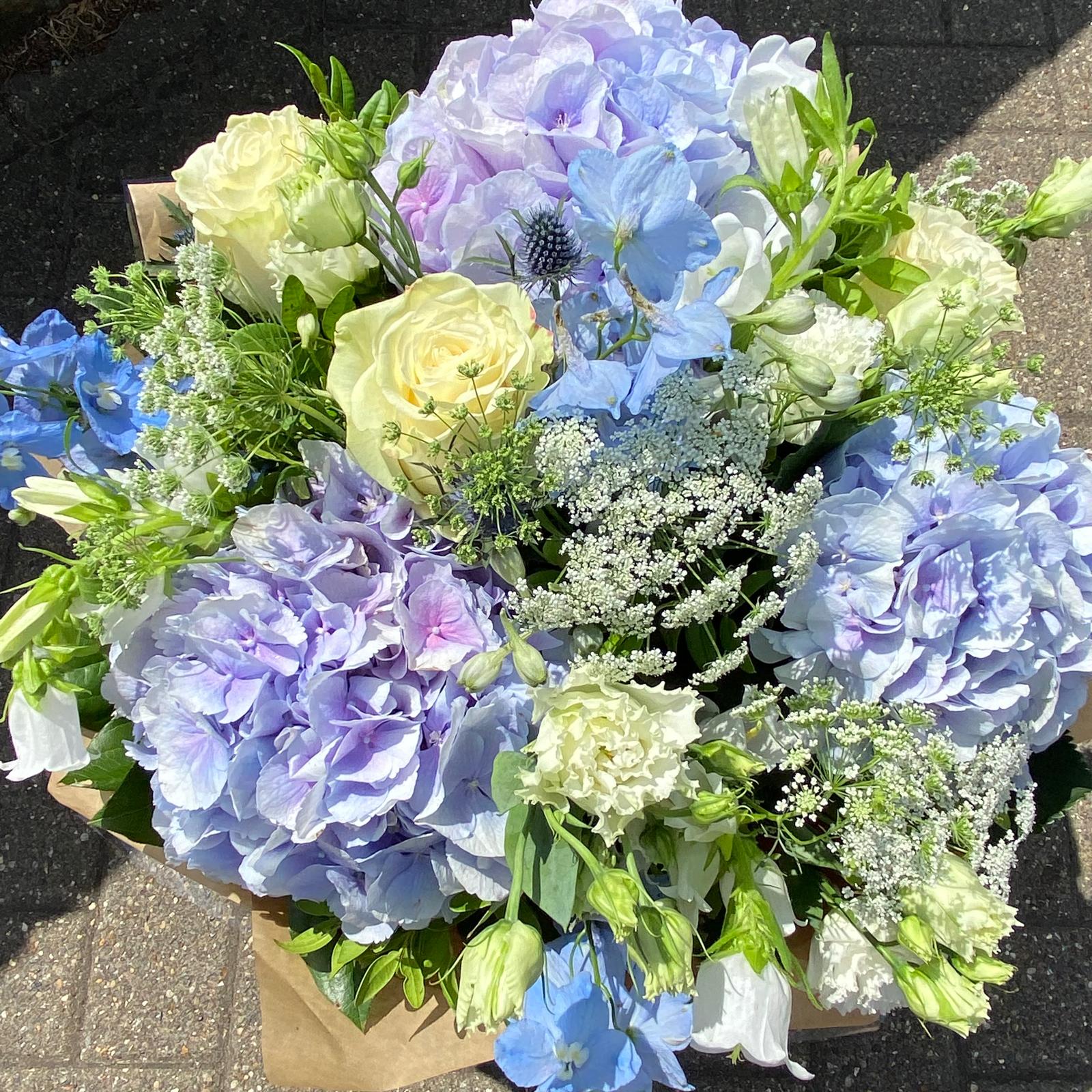 blue flowers for delivery